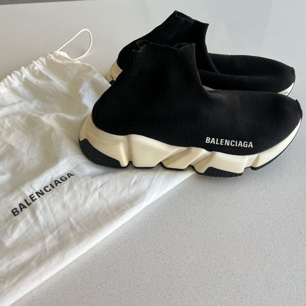 Size 36 in good condition w bag and box